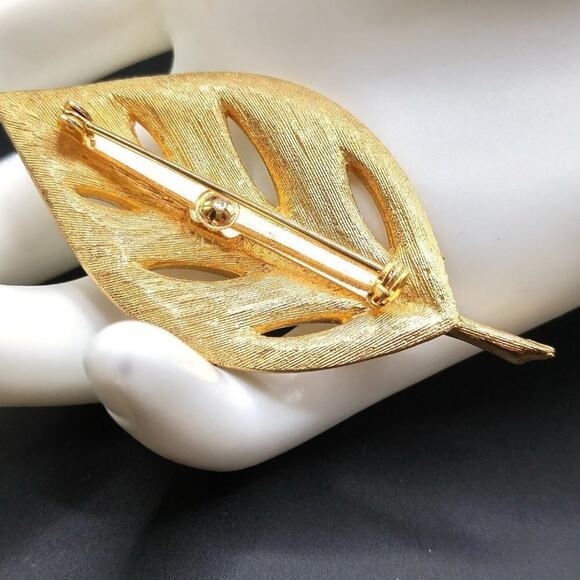 Vintage 1960s Gold Plated Leaf Brooch, 2 3/4 Inches - Picture 6 of 8